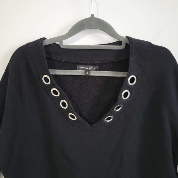 Kendall & Kylie Women's L Long Sleeved Crop Top Grommet Neckline Grunge Motocore - Picture 3 of 7